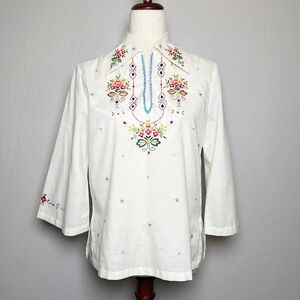 DAFFODIL Women’s Size M White Vintage 70s Hand-Embroidered Bell Sleeve Blouse